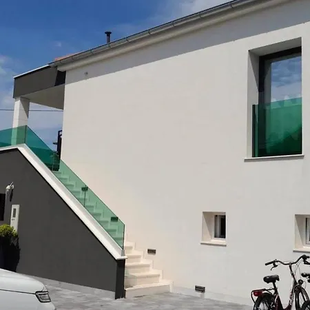 Sea La Vie Holiday House Guest house