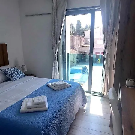Sea La Vie Holiday House *