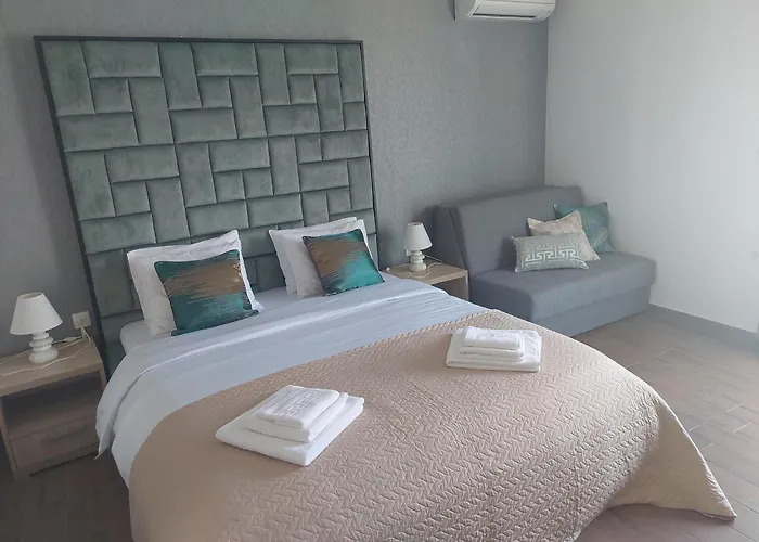 Sea La Vie House בית הארחה